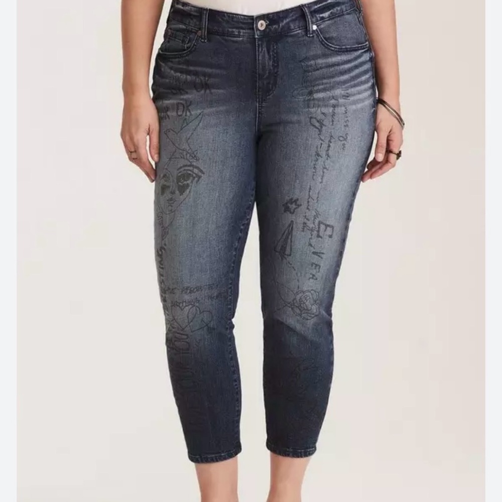 Torrid girlfriend Jegging.  With doodle art Size 16
